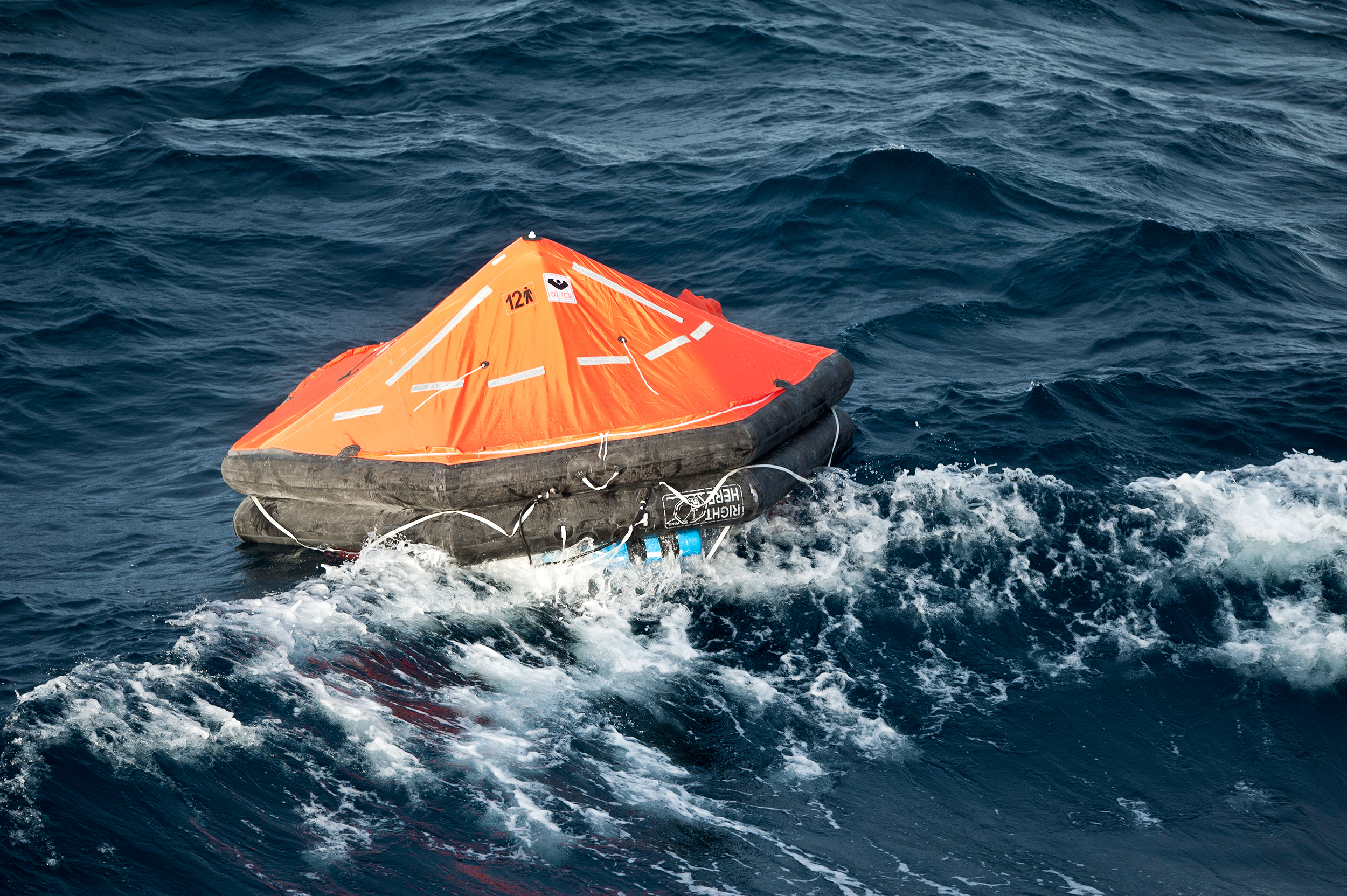 liferaft-12-per-at-sea.jpg